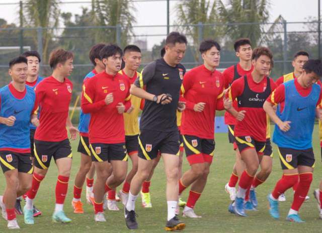 杨天生看着叶辰，冷冷道：就是姓叶的，内地来的小子。